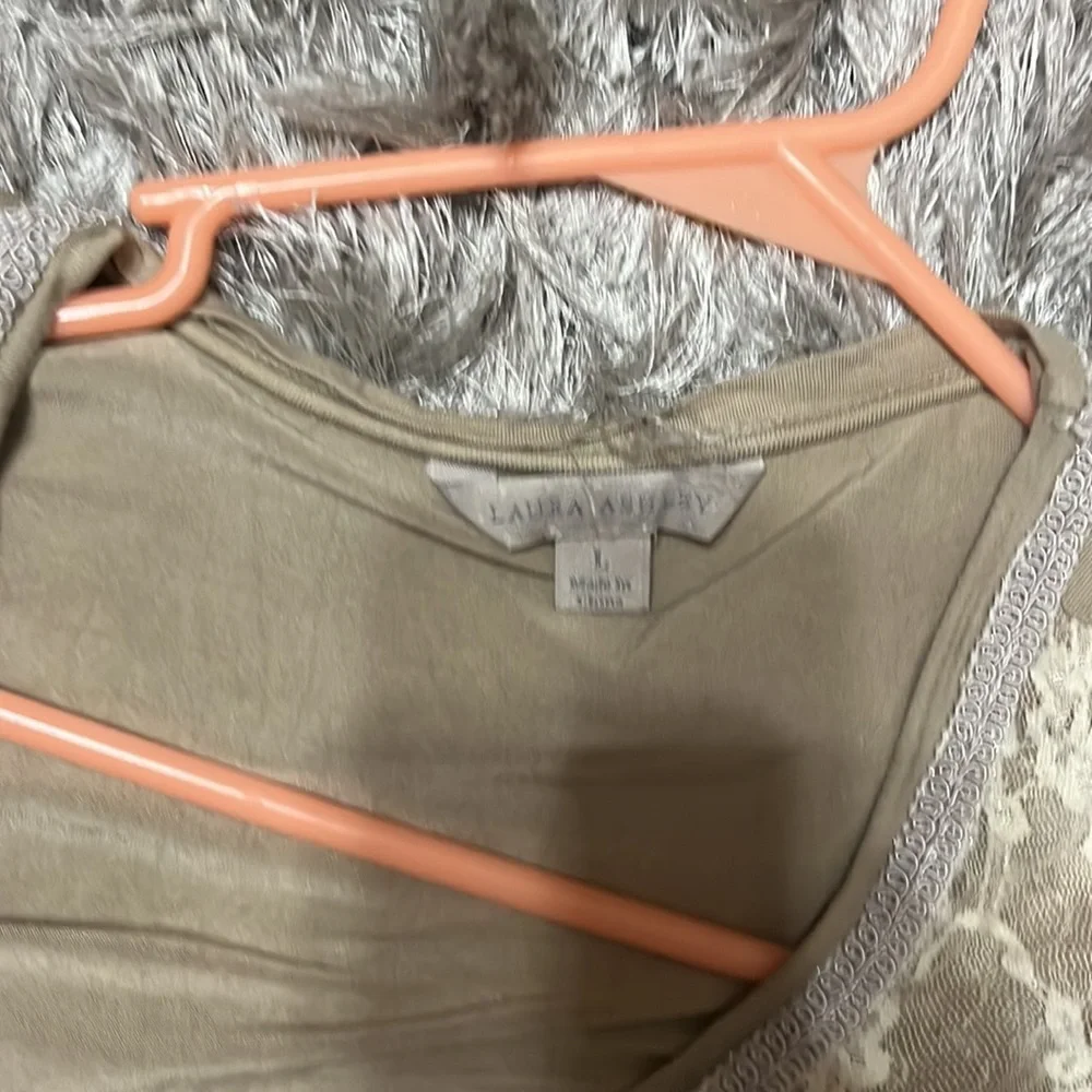Laura Ashley large beautiful tank - Picture 3 of 3